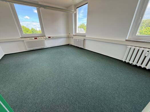 Bürofläche zur Miete provisionsfrei 650 € 4 Zimmer 113,2 m² Bürofläche teilbar ab 113,2 m² Zschopauer Straße 64 Bernsdorf Chemnitz 09126