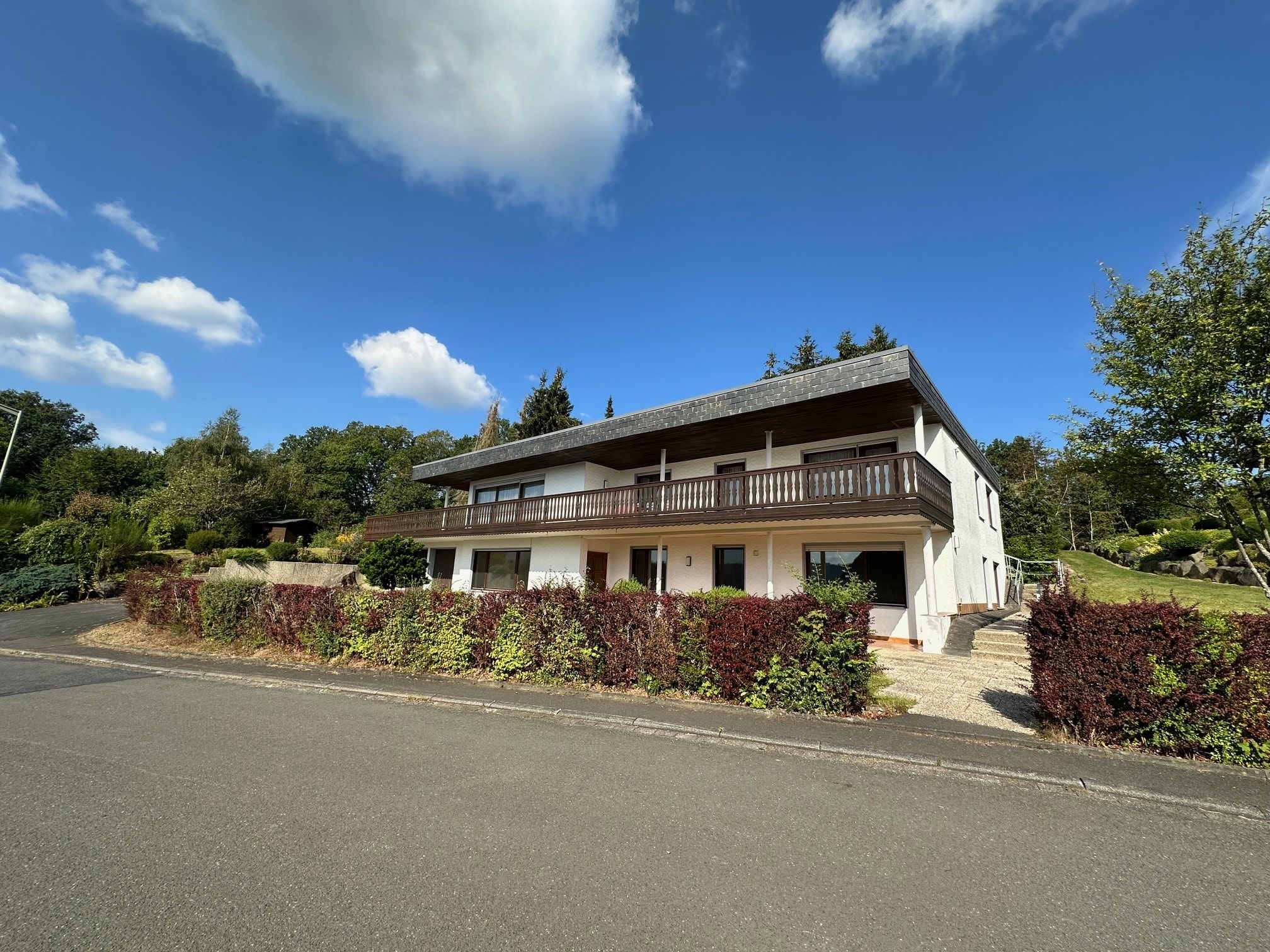 Bungalow zum Kauf 320.000 € 10 Zimmer 336 m²<br/>Wohnfläche 1.143 m²<br/>Grundstück Holzhausen Burbach 57299