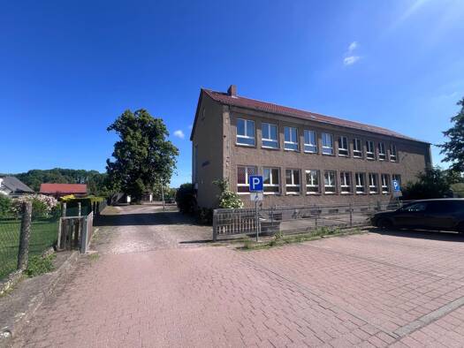Haus zum Kauf provisionsfrei 250.000 € 20 Zimmer 1.500 m² 2.803 m² Grundstück Rottmersleben Hohe Börde 39343