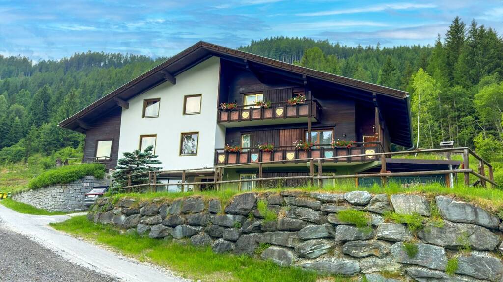 Haus zum Kauf 1.080.000 € 14 Zimmer 400 m² 1.053 m² Grundstück Bad Kleinkirchheim 9546