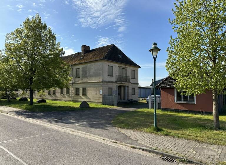 Haus zum Kauf 129.900 € 22 Zimmer 1.117 m²<br/>Wohnfläche 1.868 m²<br/>Grundstück Priborn 17209