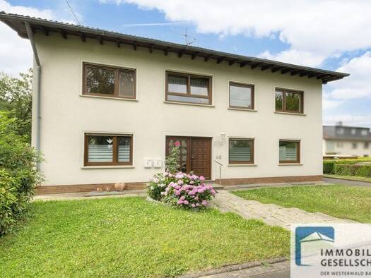Mehrfamilienhaus zum Kauf 285.000 € 7 Zimmer 205 m² 732 m² Grundstück Altenkirchen Altenkirchen (Westerwald) 57610