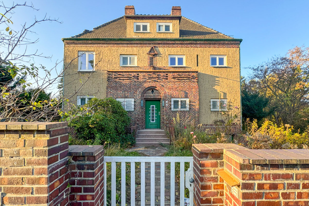 Mehrfamilienhaus zum Kauf 490.000 € 11 Zimmer 244,3 m²<br/>Wohnfläche 880 m²<br/>Grundstück Hohendölzschener Straße 44 Dölzschen Dresden / Dölzschen 01187