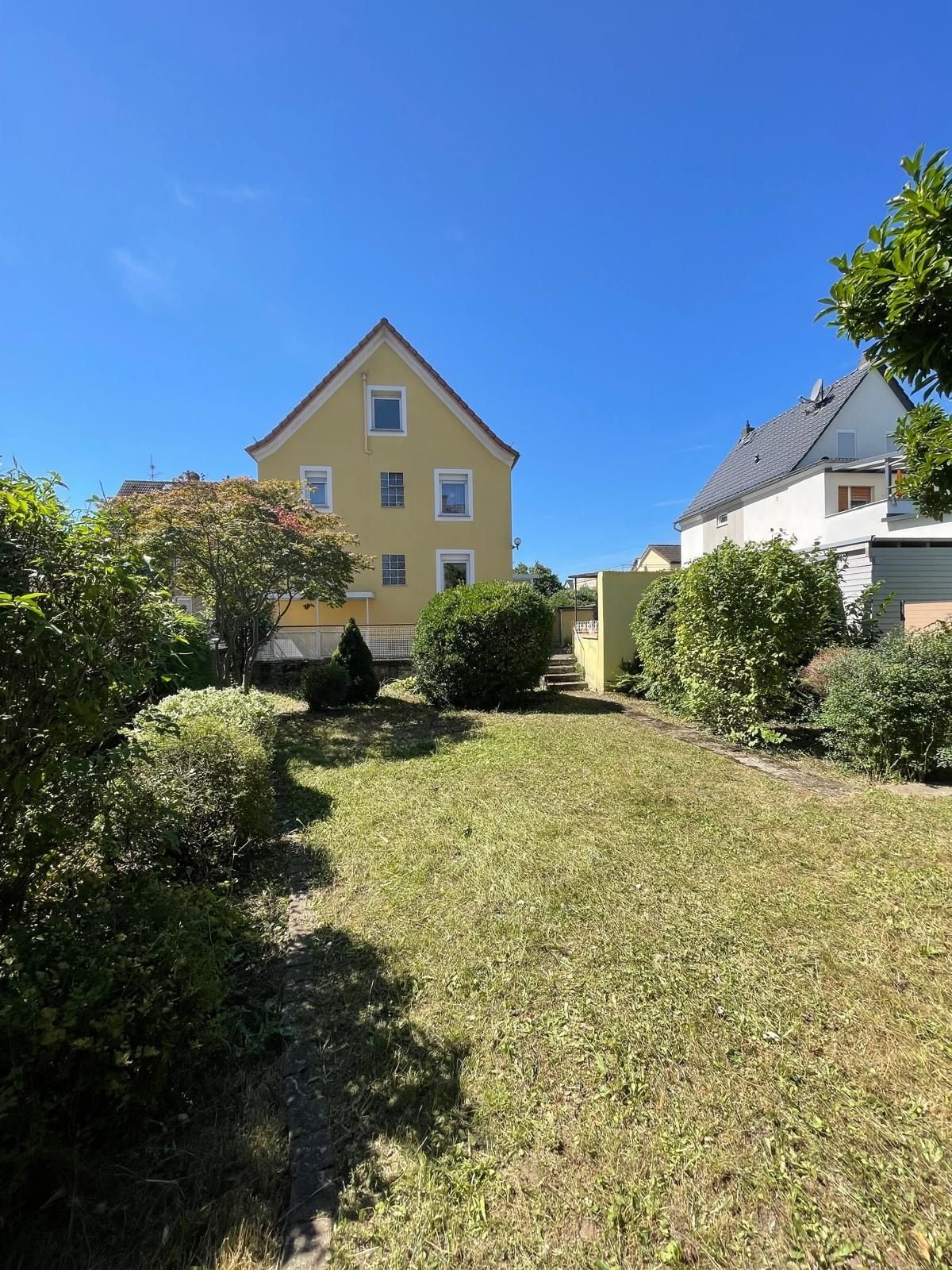 Mehrfamilienhaus zum Kauf 465.000 € 6 Zimmer 121,8 m²<br/>Wohnfläche 410 m²<br/>Grundstück Bischofsheim 65474