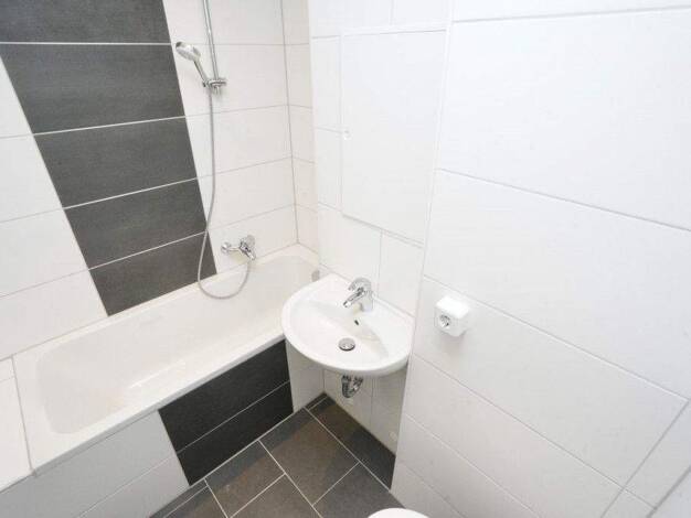 Wohnung zur Miete 230 € 2 Zimmer 46,1 m² 1. Geschoss frei ab 31.03.2026 Fürstenstr. 248 Yorckgebiet Chemnitz 09130