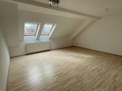 Wohnung zur Miete 345 € 2 Zimmer 62,4 m² Dachgeschoss, 3. Geschoss frei ab sofort Johannisplatz 1 Glauchau Glauchau 08371