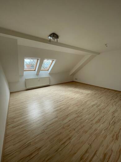 Wohnung zur Miete 345 € 2 Zimmer 62,4 m² Dachgeschoss, 3. Geschoss frei ab sofort Johannisplatz 1 Glauchau Glauchau 08371