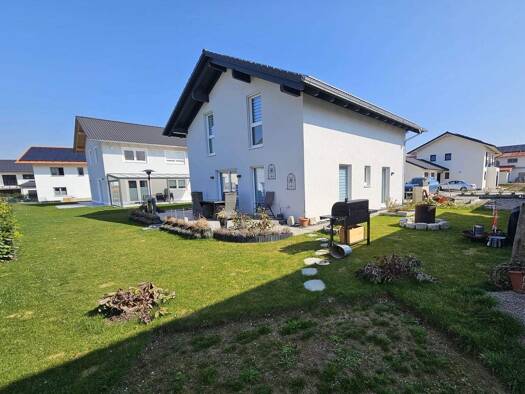 Einfamilienhaus zum Kauf 749.000 € 5 Zimmer 147 m² 527 m² Grundstück Chiemingerstrasse 7 Nunhausen Traunreut 83301