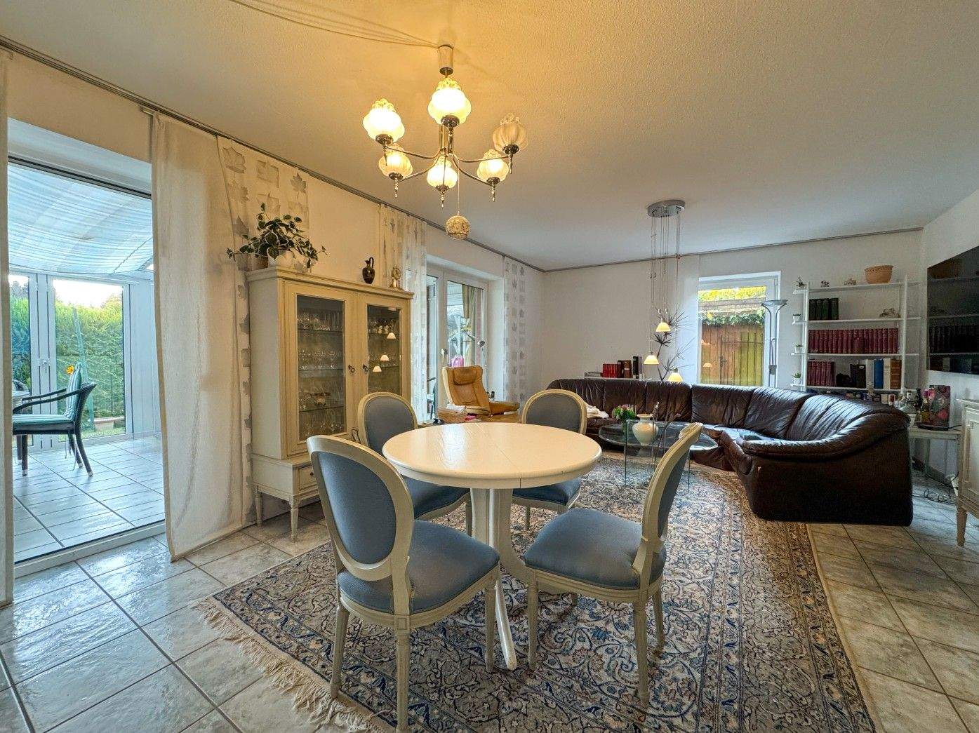 Immobilie in Bad Bramstedt - Exklusive Erdgeschosswohnung mit Wintergarten, großem  Garten, 3,5 Zimmern und privatem Zugang – Ihr perfektes 104-m²-Wohlfühlzuhause in Bad Bramstedt - Bild 3