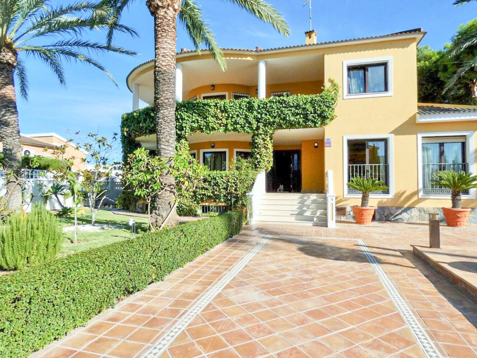 Villa zum Kauf 698.000 € 5 Zimmer 400 m²<br/>Wohnfläche 1.050 m²<br/>Grundstück Torrevieja 03180