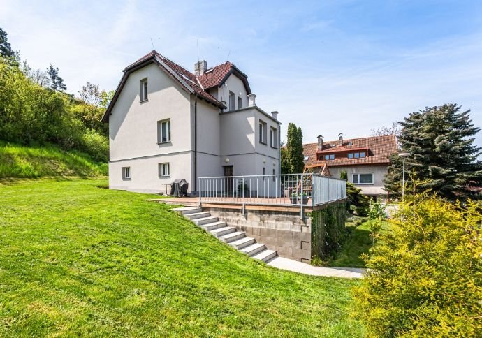 Einfamilienhaus zum Kauf 680.000 € 233 m²<br/>Wohnfläche 1.407 m²<br/>Grundstück Husova 495 Revnice