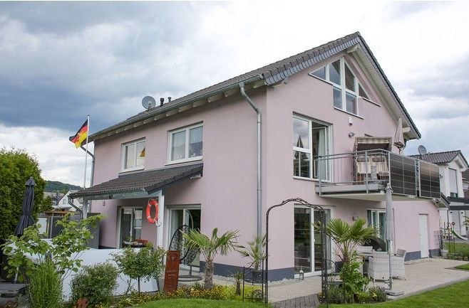 Einfamilienhaus zum Kauf 649.000 € 8 Zimmer 238 m²<br/>Wohnfläche 672 m²<br/>Grundstück Rheinbrohl Rheinbrohl 56598