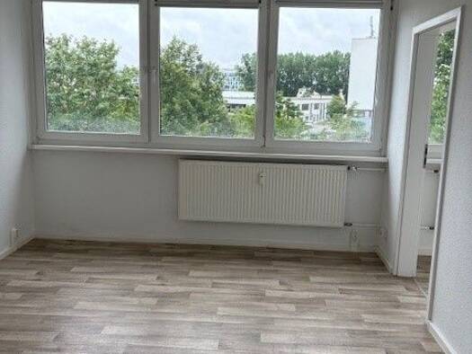 Wohnung zur Miete 304 € 1,5 Zimmer 32 m² 2. Geschoss frei ab 14.08.2026 Woldegker Straße 30 Katharinenviertel Neubrandenburg 17033