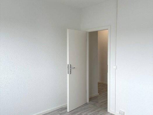 Wohnung zur Miete 400 € 4 Zimmer 67,8 m² 2. Geschoss frei ab sofort Außenring 24 Thurm Mülsen 08132