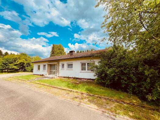 Bungalow zum Kauf 390.000 € 8 Zimmer 175,1 m² 14.585 m² Grundstück Eppenbrunn 66957