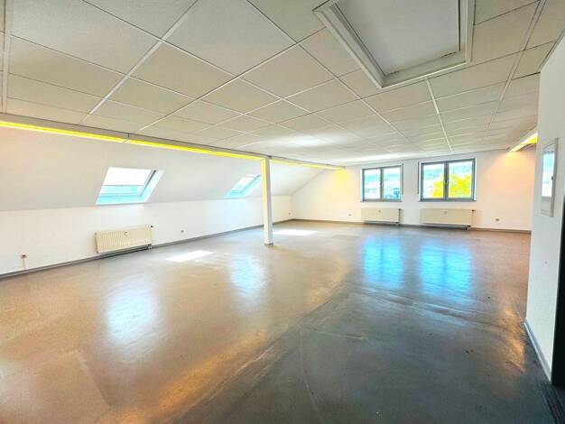 Bürofläche zur Miete 600 € 3 Zimmer 105 m² Bürofläche Wörth a.Main 63939