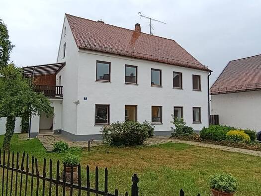 Mehrfamilienhaus zum Kauf provisionsfrei 390.000 € 5 Zimmer 143 m² 390 m² Grundstück frei ab sofort Bahnhofstraße 1 Langquaid 84085