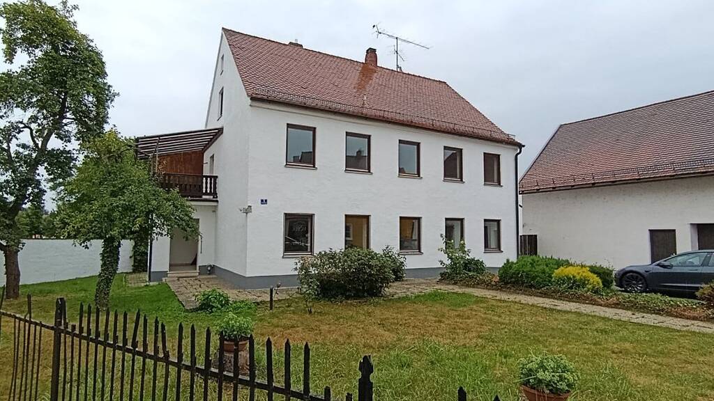 Mehrfamilienhaus zum Kauf provisionsfrei 390.000 € 5 Zimmer 143 m² 390 m² Grundstück frei ab sofort Bahnhofstraße 1 Langquaid 84085
