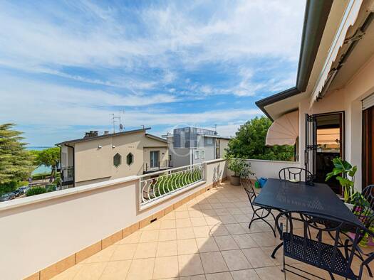 Penthouse zum Kauf 935.000 € 4 Zimmer 140 m² 1. Geschoss Desenzano del Garda 25015