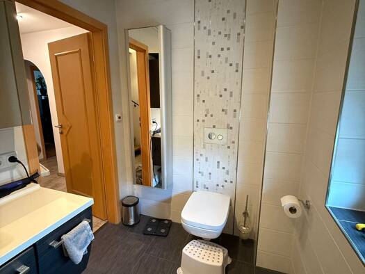 Reihenhaus zur Miete 1.600 € 6 Zimmer 150 m² frei ab 01.04.2026 Burgfarrnbach Fürth 90768