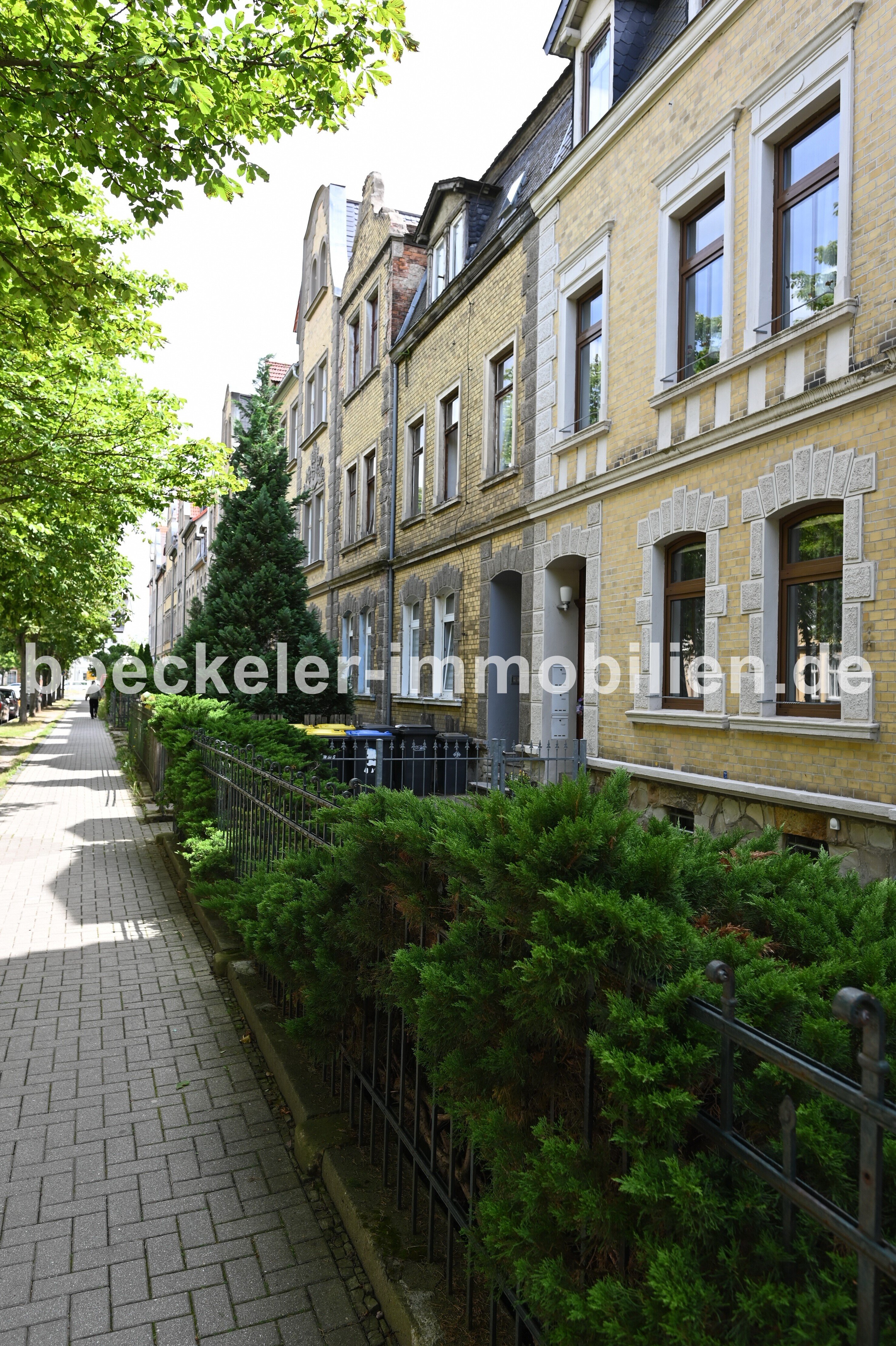 Mehrfamilienhaus zum Kauf als Kapitalanlage geeignet 110.000 € 12 Zimmer 236,5 m²<br/>Wohnfläche 580 m²<br/>Grundstück Naumburg Naumburg/Saale 06618