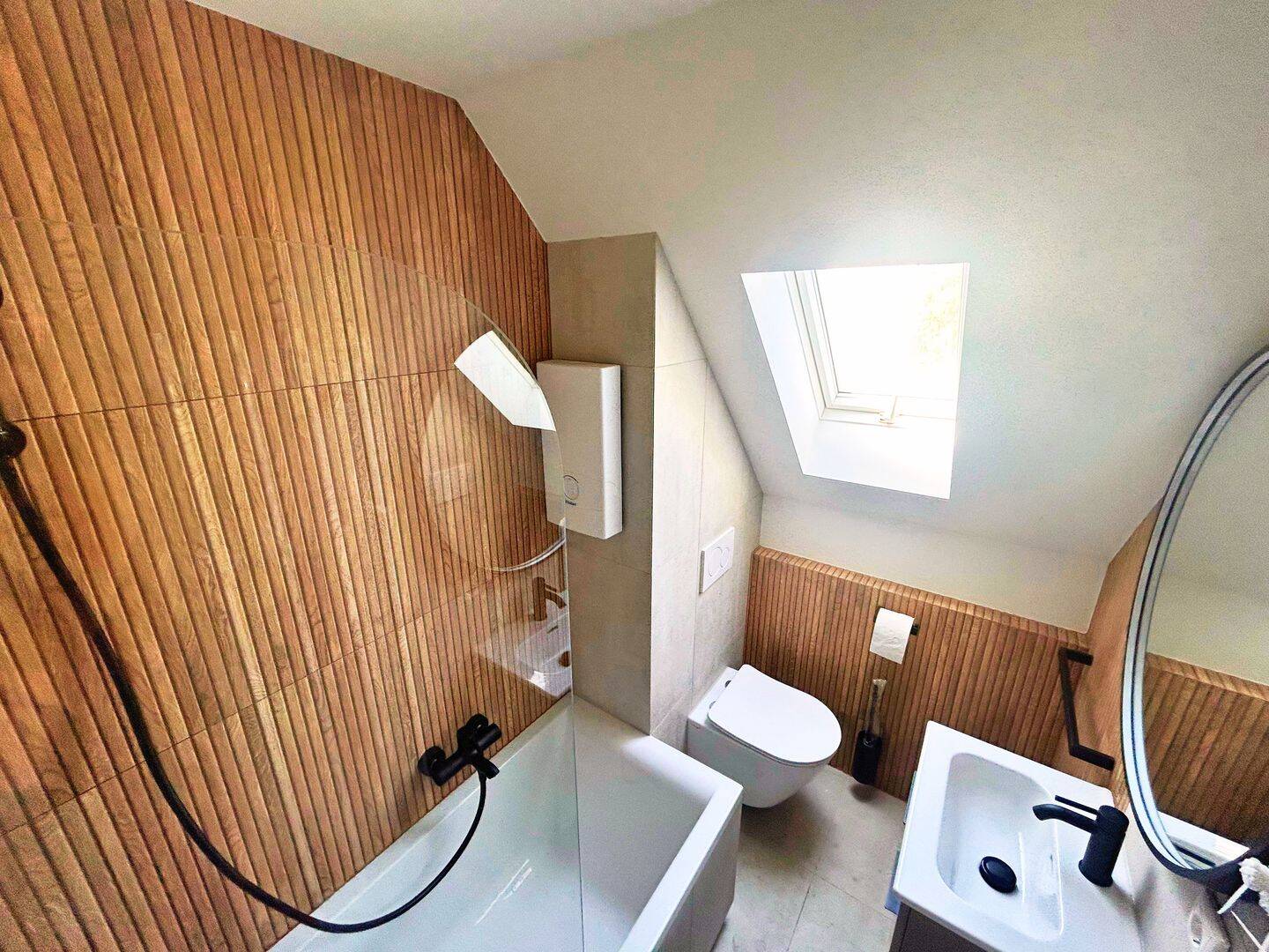 Attraktive 3-Zimmer-Dachgeschosswohnung in Kassel- frisch saniert – Huttenstr. 1, 34117 Kassel – Vorschaubild 3