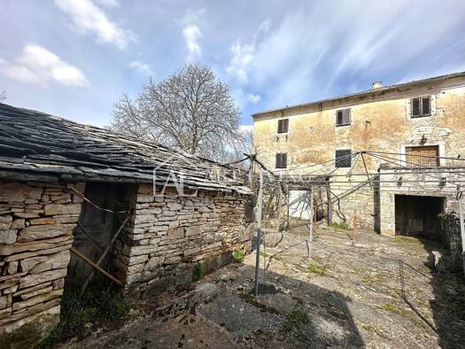 Reihenmittelhaus zum Kauf 290.000 € 8 Zimmer 740 m² Grundstück Groznjan 52429