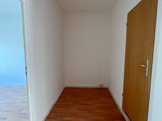 Wohnung zur Miete 290 € 2 Zimmer 54,1 m² 2. Geschoss Jenaer Straße 75 Lusan Gera 07549