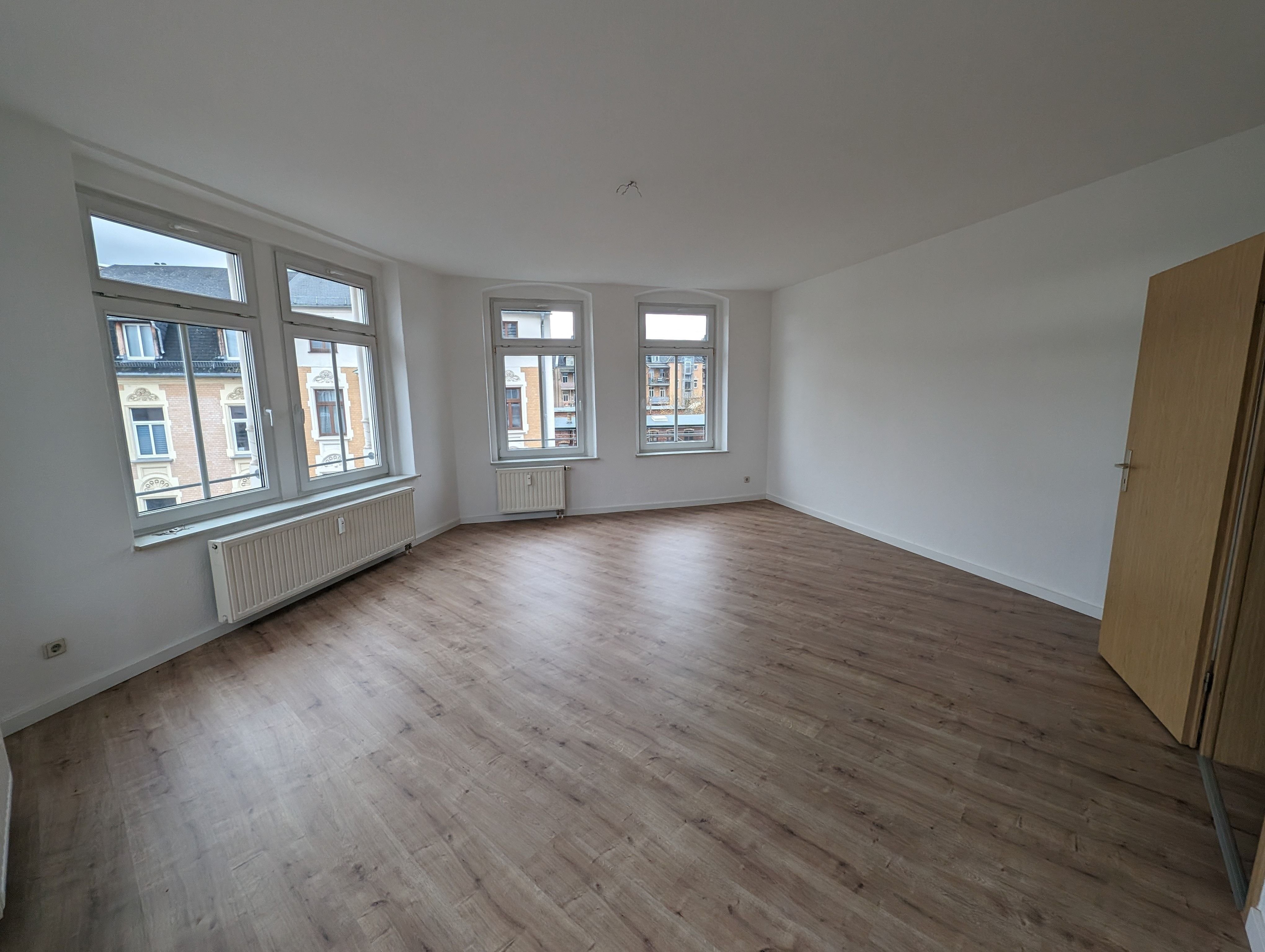 Wohnung zur Miete 325 € 2,5 Zimmer 72 m²<br/>Wohnfläche 3.<br/>Geschoss ab sofort<br/>Verfügbarkeit Pestalozzistr. 40 Neundorfer Vorstadt Plauen 08523