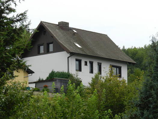 Einfamilienhaus zum Kauf 290.000 € 5 Zimmer 120 m² 2.571 m² Grundstück frei ab sofort Alte Gehegstraße 79 Saalfeld Saalfeld/Saale 07318