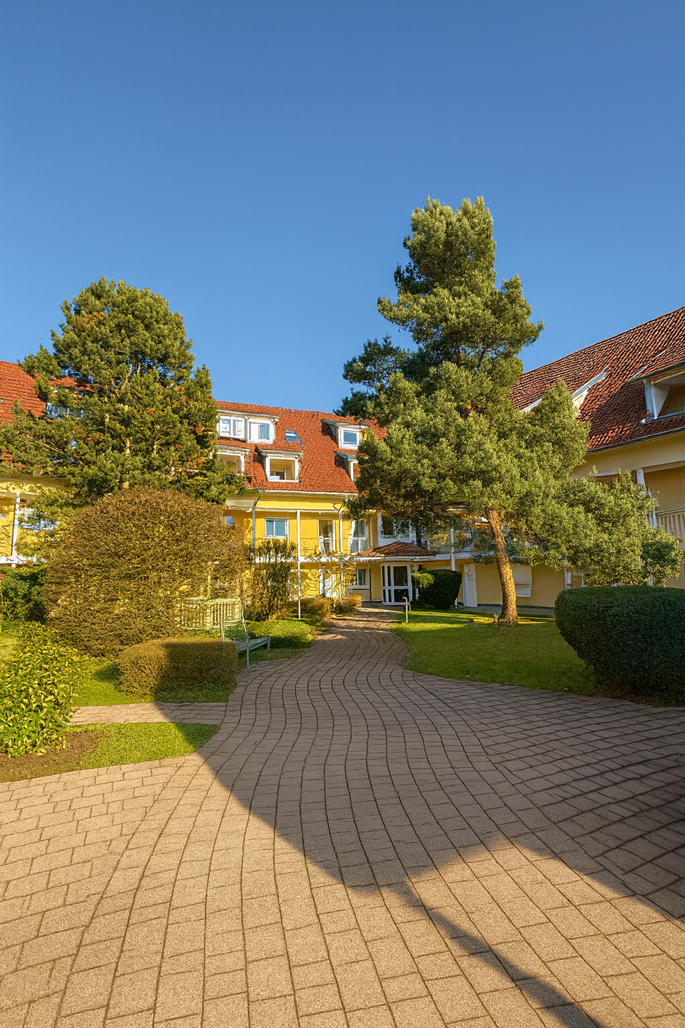 Immobilie in Ebersbach-Musbach - Komfortables und sicheres Wohnen für Jung und Alt - Bild 1