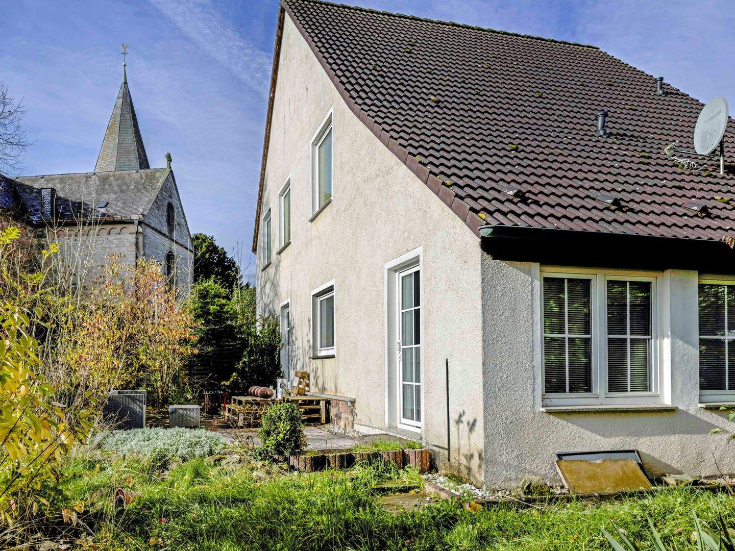 Immobilie in Willebadessen - Familienfreundliches Wohnhaus in Löwen mit Garten, Terrasse und Wintergarten - Bild 0