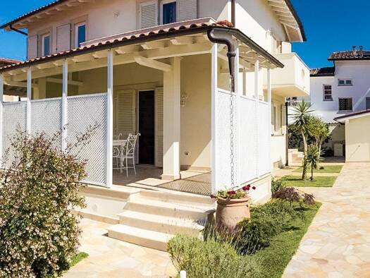 Haus zum Kauf 2.000.000 € 260 m² Pietrasanta 55045