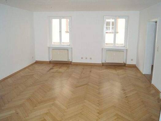 Wohnung zur Miete 370 € 1 Zimmer 45 m² 2. Geschoss frei ab 01.05.2026 Straubing 94315