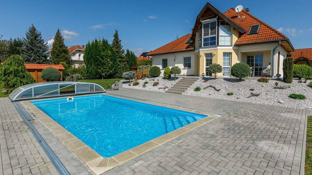 Villa zum Kauf 693.500 € 6 Zimmer 330 m² 2.300 m² Grundstück Cserszegtomaj 8372