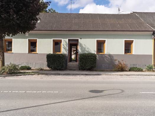 Einfamilienhaus zum Kauf 180.000 € 3 Zimmer 118 m² 1.612 m² Grundstück Rabensburg 2274
