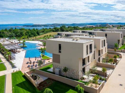 Haus zum Kauf 2.844.387 € 5 Zimmer 452 m² Centar, Luka, Finida