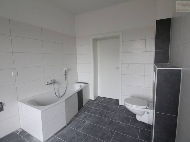 Wohnung zur Miete 559 € 3 Zimmer 98 m² 1. Geschoss Wettinerstraße 43 Aue 08280