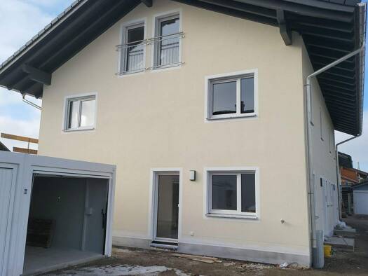 Doppelhaushälfte zur Miete - Erstbezug 2.300 € 5 Zimmer 138 m² 600 m² Grundstück Niedermoosen Riedering 83083