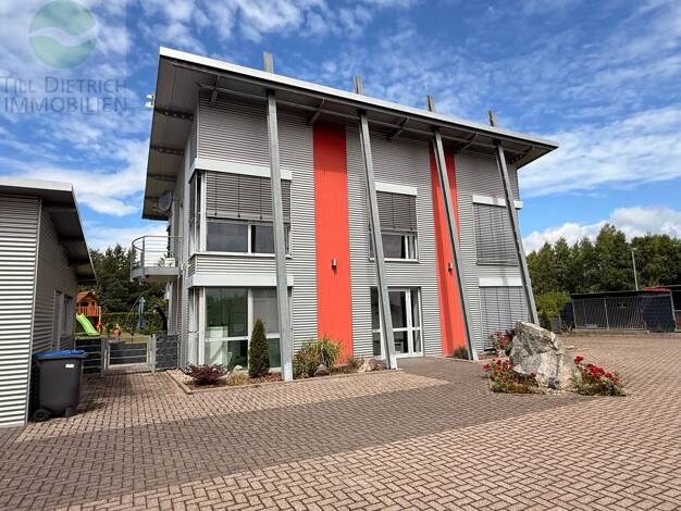 Haus zur Miete 5.000 € 5 Zimmer 185 m² 9.760 m² Grundstück frei ab 01.11.2025 Zella-Mehlis 98544