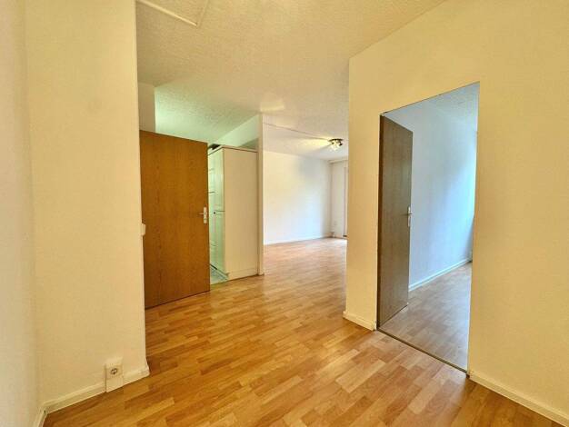 Wohnung zur Miete 275 € 2,5 Zimmer 55 m² 2. Geschoss Markersdorf Markersdorf 09122