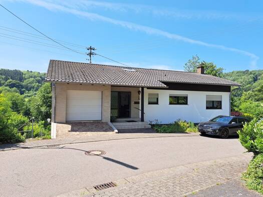 Einfamilienhaus zum Kauf 220.000 € 6 Zimmer 185 m² 622 m² Grundstück frei ab sofort Am Kappelwald 8 Rissenthal Losheim am See 66679