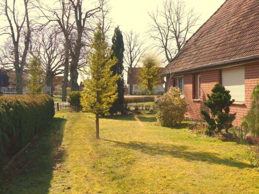 Doppelhaushälfte zum Kauf 73.000 € 3 Zimmer 650 m² Grundstück Sülstorf 19077