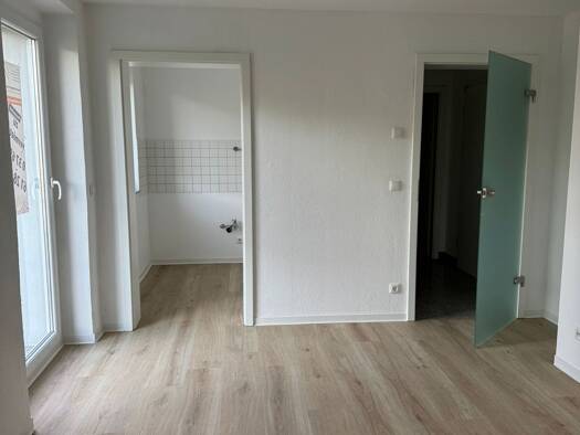 Wohnung zur Miete 200 € 2 Zimmer 34 m² 2. Geschoss frei ab sofort Auenstraße 4 Neumark 08496