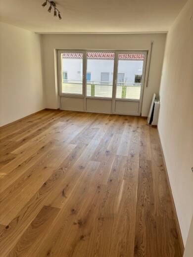 Wohnung zur Miete 486 € 1 Zimmer 40,5 m² 1. Geschoss frei ab sofort Karlsbader Str. 23 Traunreut Traunreut 83301