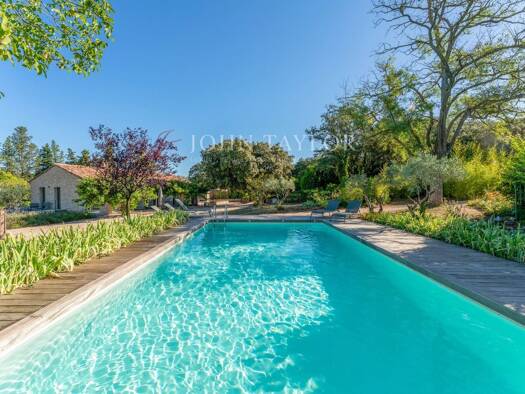 Mehrfamilienhaus zum Kauf provisionsfrei als Kapitalanlage geeignet 1.690.000 € 7 Zimmer 200 m² 9.636 m² Grundstück Eygalières 13810