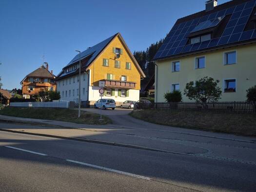 Mehrfamilienhaus zum Kauf als Kapitalanlage geeignet 650.000 € 18 Zimmer 530 m² 1.119 m² Grundstück Waldauer Straße 4 Neustadt Titisee-Neustadt 79822