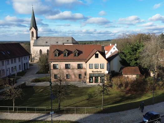 Haus zur Miete 1.450 € 5 Zimmer 165 m² frei ab 01.07.2026 Schlosshof 3 Pyrbaum 90602