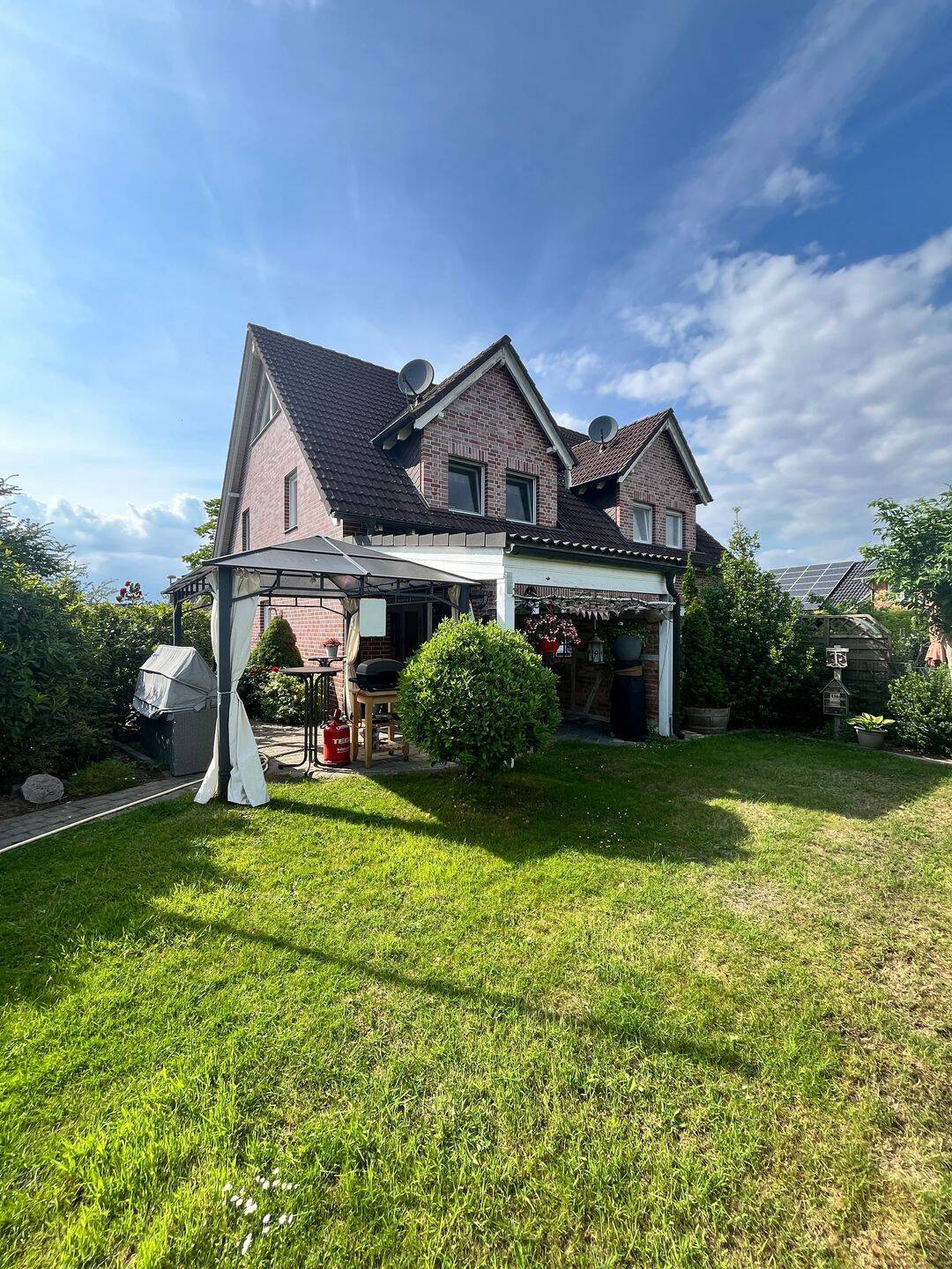 Familienhaus mit Terrasse und gr. Garten  (auf Erbpacht)