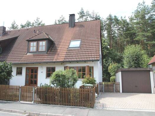 Doppelhaushälfte zur Miete 1.950 € 6 Zimmer 150 m² 441 m² Grundstück frei ab 01.12.2026 Entensee Rückersdorf 90607